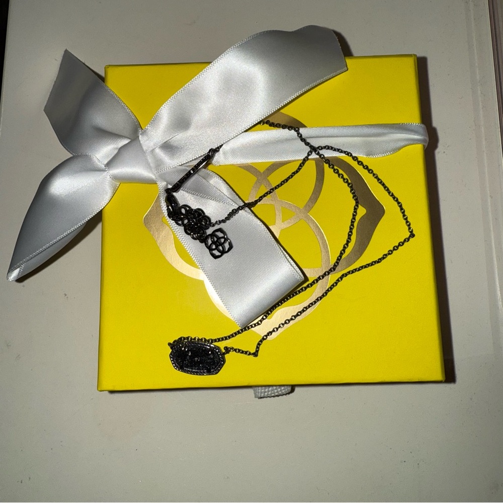 Black Kendra Scott Elisa Pendant Necklace